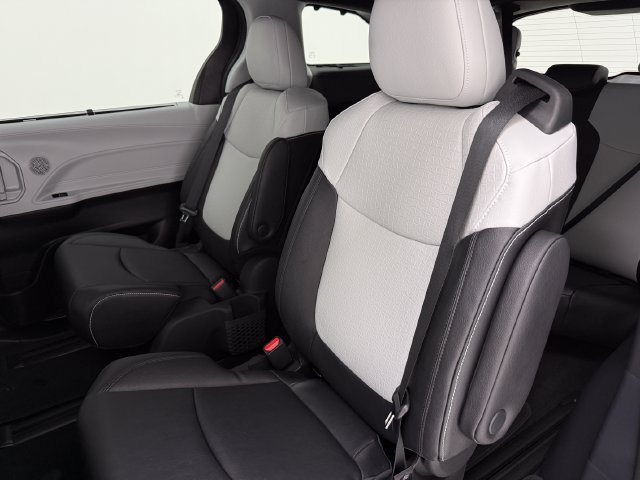 New 2026 Toyota Sienna XSE FWD image 34