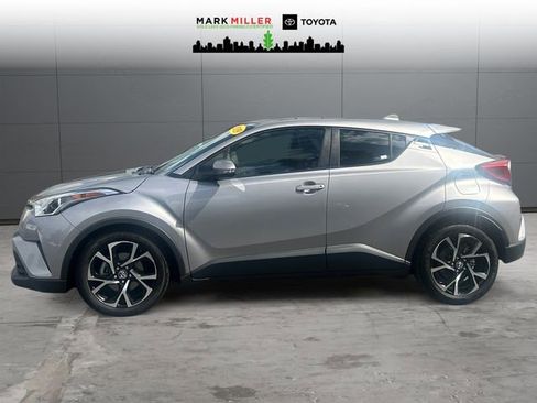 Used 2019 Toyota C-HR XLE FWD image 2