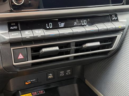 Used 2025 Toyota Camry SE FWD image 35