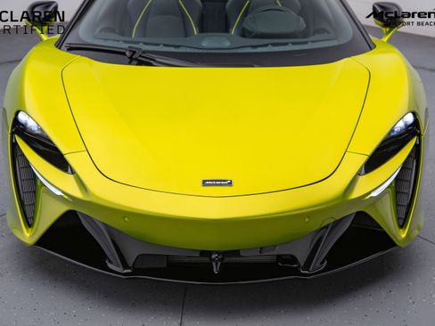 Used 2025 McLaren Artura Spider image 7