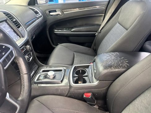 Used 2018 Chrysler 300 Touring w/ Driver Convenience Group RWD image 18
