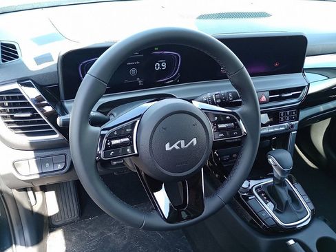 New 2026 Kia Seltos S FWD image 9