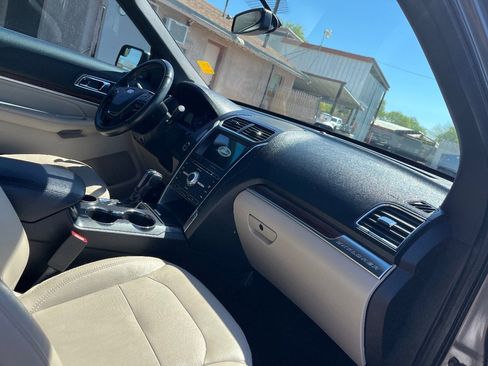 Used 2018 Ford Explorer Limited FWD image 37
