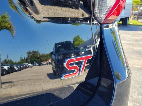 Used 2022 Ford Explorer ST image 5