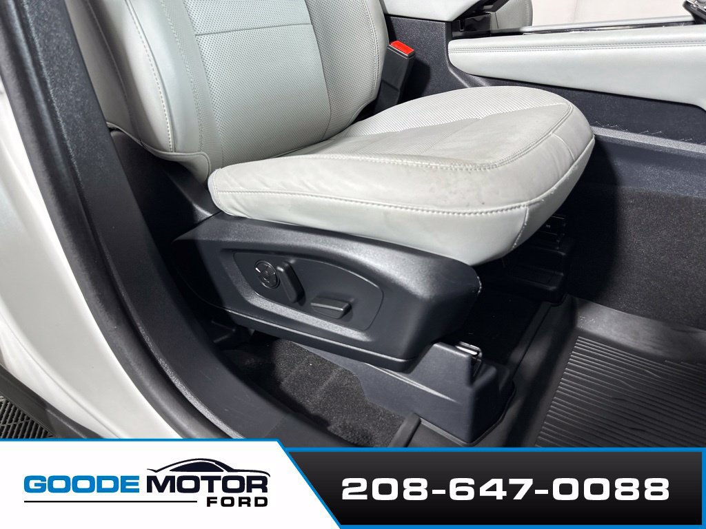 Used 2025 Ford Explorer Platinum w/ Ultimate Package AWD/4WD image 25