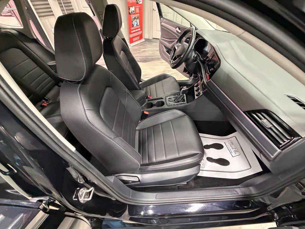 Used 2024 Volkswagen Jetta SE FWD image 37