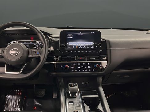 Used 2023 Nissan Pathfinder SL AWD/4WD image 11