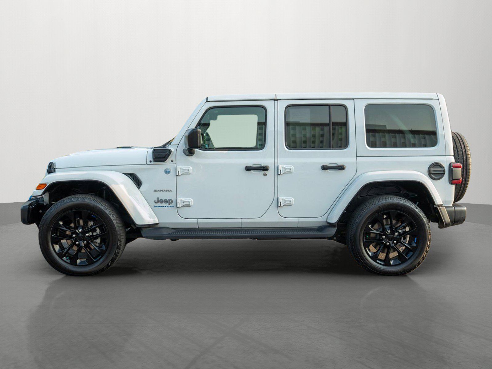 Used 2023 Jeep Wrangler Unlimited Sahara w/ Cold Weather Group AWD/4WD image 4