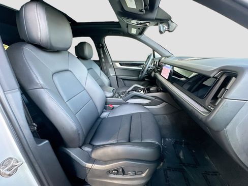 Used 2024 Porsche Cayenne Base w/ Premium Package Plus (PFM) image 30