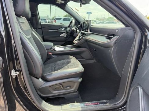 Used 2025 Ford Explorer ST AWD/4WD image 12