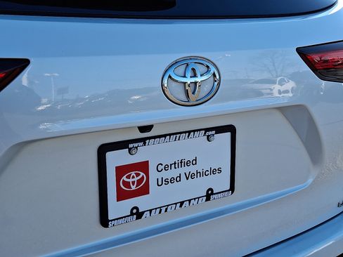 Certified 2023 Toyota Highlander LE image 29