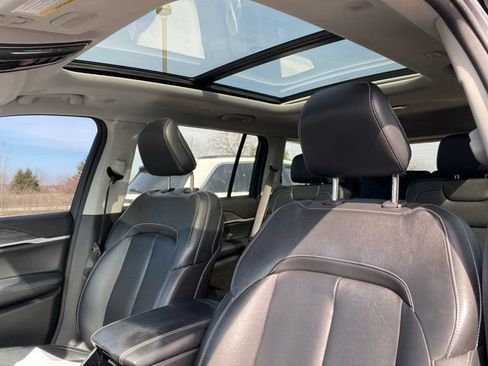 Used 2022 Jeep Grand Cherokee L Limited image 2