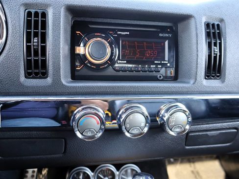 Used 2003 Chevrolet SSR w/ Preferred Equipment Group image 48