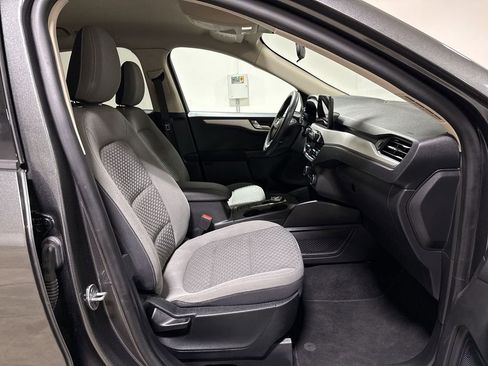 Used 2020 Ford Escape SE image 21