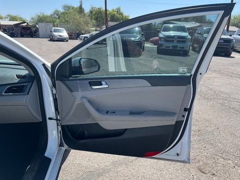 Used 2015 Hyundai Sonata SE FWD image 18