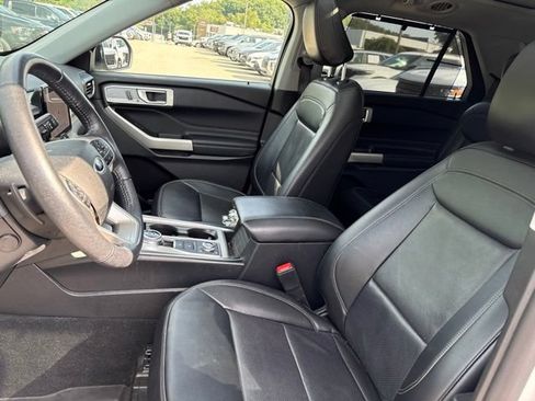 Used 2021 Ford Explorer Limited w/ Equipment Group 301A AWD/4WD image 9