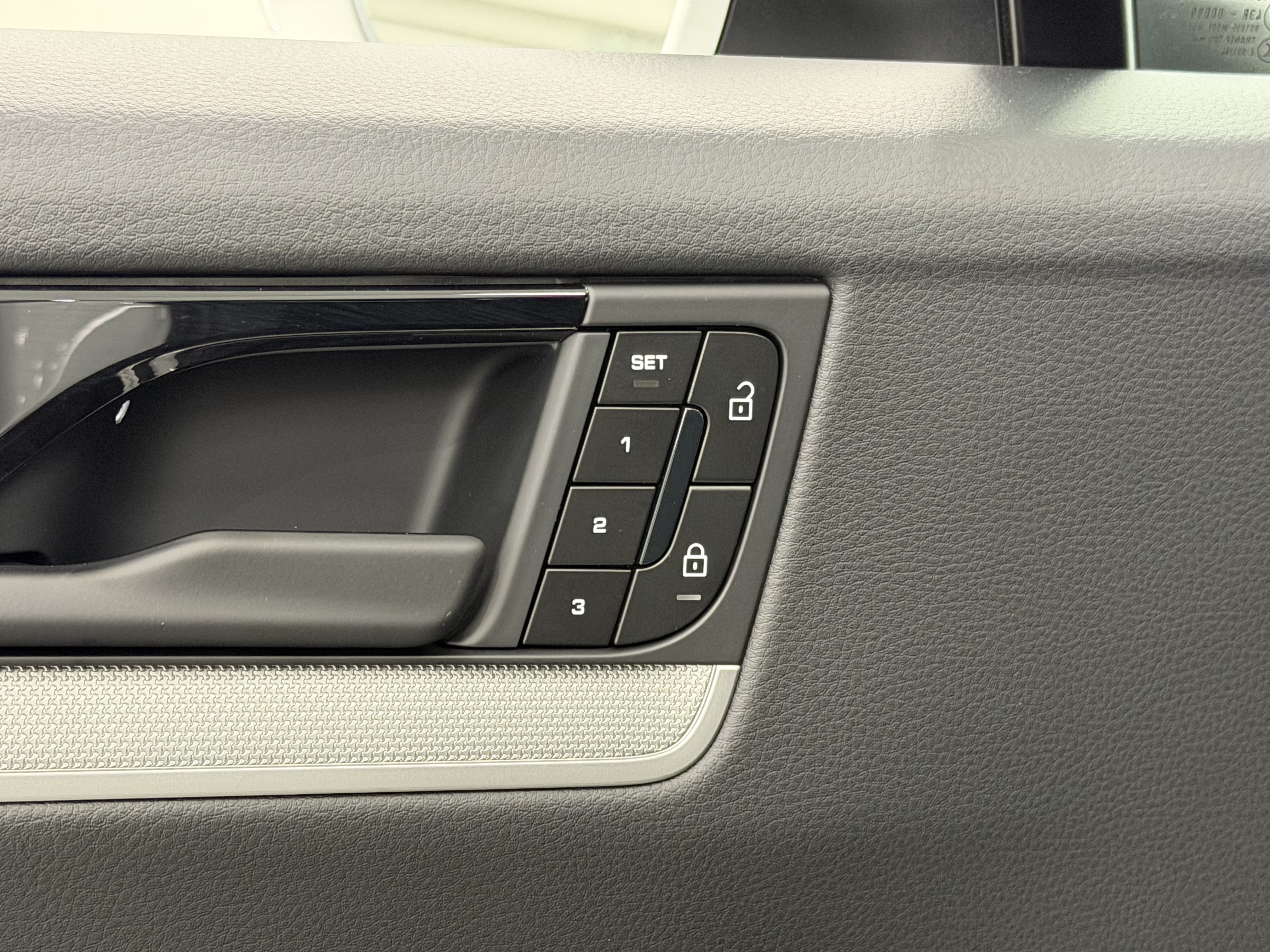 Certified 2024 Porsche Cayenne AWD/4WD image 30