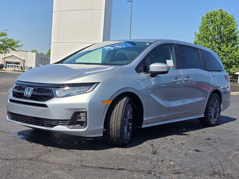 New 2026 Honda Odyssey Touring image 4