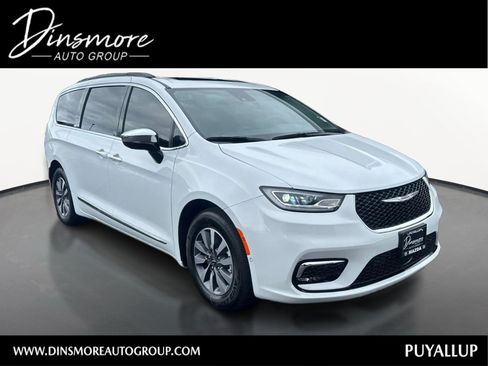 Used 2023 Chrysler Pacifica Limited w/ Uconnect Theater Family Group FWD image 1
