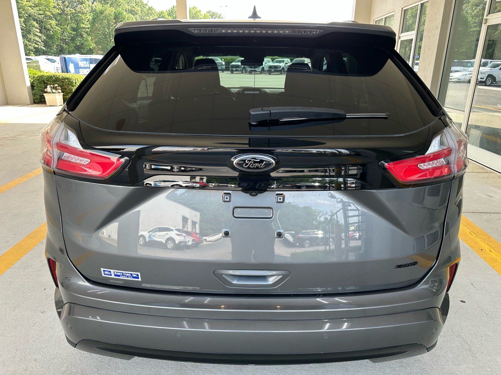 Certified 2024 Ford Edge SE w/ Black Appearance Package AWD/4WD image 11