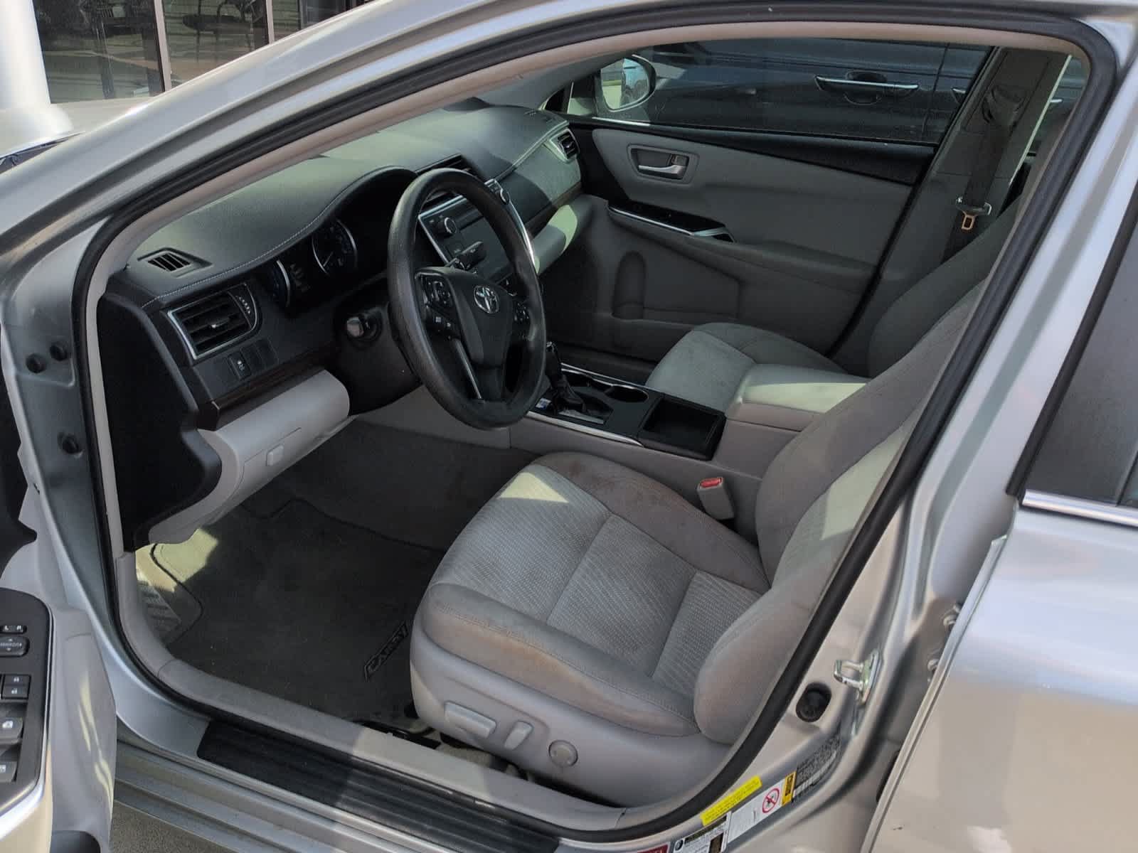 Used 2016 Toyota Camry LE FWD image 13