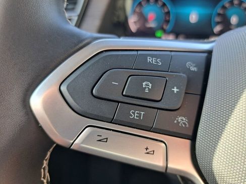 Used 2025 Volkswagen Atlas SEL image 14