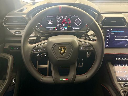 Used 2025 Lamborghini Urus SE image 24