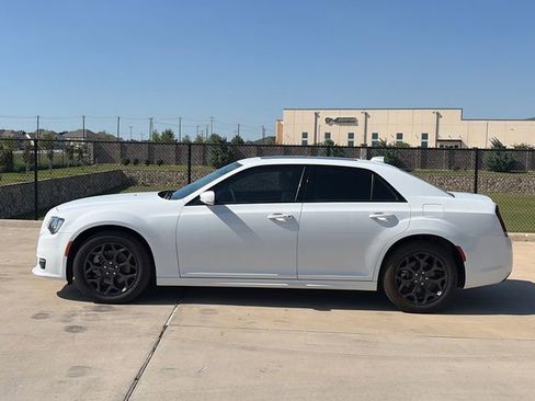 Used 2023 Chrysler 300 Touring L w/ Popular Equipment Group AWD/4WD image 6