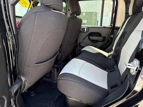 Used 2025 Jeep Gladiator Sport AWD/4WD image 16