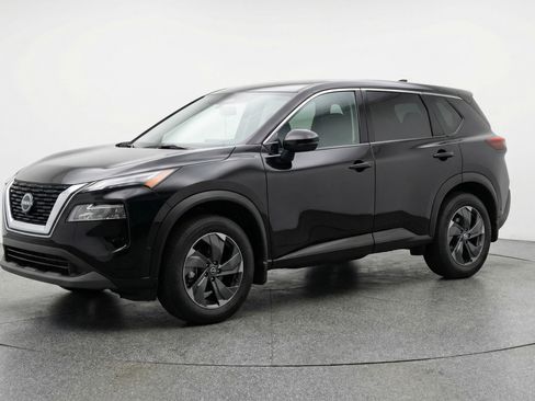Used 2025 Nissan Rogue SV image 3