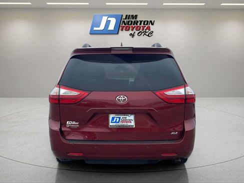 Used 2018 Toyota Sienna XLE w/ XLE Navigation Package image 6