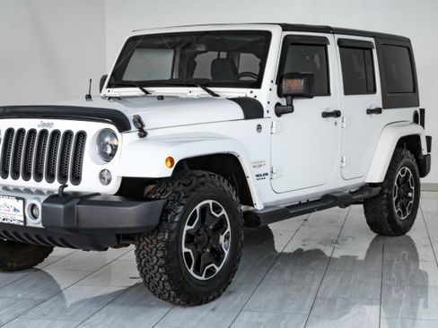 Used 2015 Jeep Wrangler Unlimited Sahara w/ Connectivity Group AWD/4WD image 55
