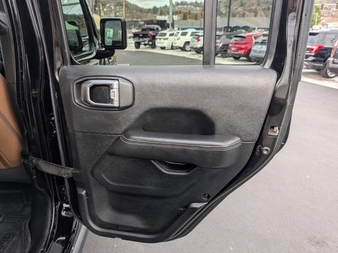 Used 2020 Jeep Gladiator Overland image 21