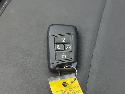 Used 2023 Volkswagen Taos SE AWD/4WD image 17