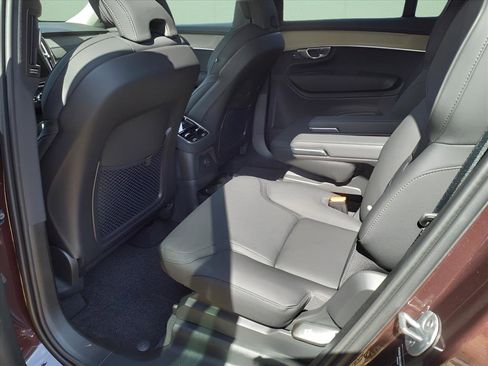 Used 2025 Volvo XC90 T8 Plus w/ Protection Package Premier image 7