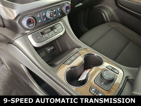 Used 2023 GMC Acadia SLE w/ Driver Convenience Package image 17