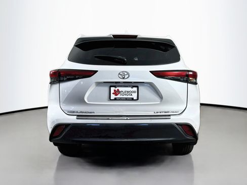 Used 2023 Toyota Highlander Limited AWD/4WD image 6
