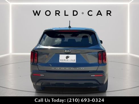 Used 2021 Kia Sorento LX image 4