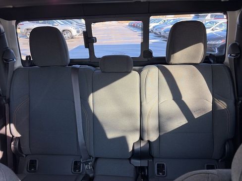 Used 2024 Jeep Gladiator Sport image 23