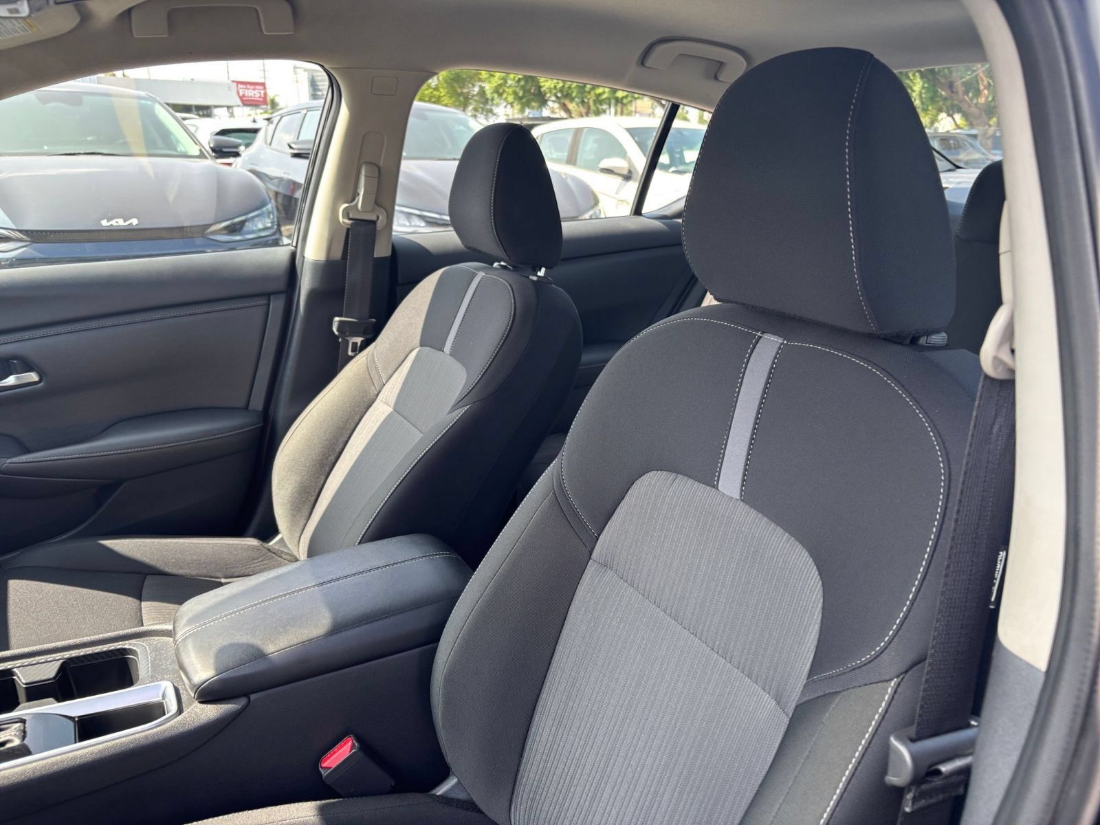 Used 2025 Nissan Sentra SV FWD image 35