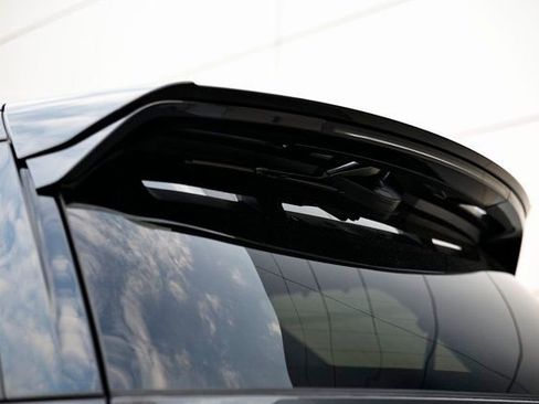 New 2026 Land Rover Discovery Limited Edition image 10