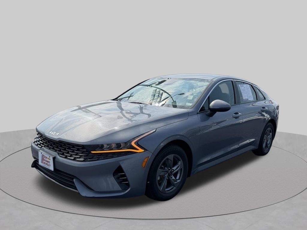 Used 2022 Kia K5 LXS FWD image 2