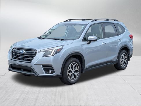Used 2024 Subaru Forester Premium AWD/4WD image 3