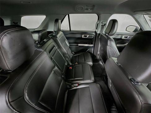 Used 2024 Ford Explorer XLT w/ Equipment Group 202A AWD/4WD image 27