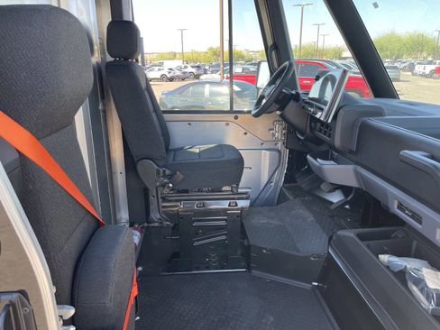 Used 2024 Chevrolet Brightdrop 400 w/ Commercial Equipment Package AWD/4WD image 15