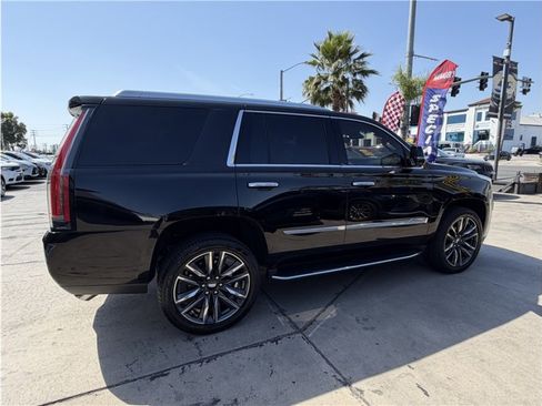 Used 2017 Cadillac Escalade Premium Luxury RWD image 60