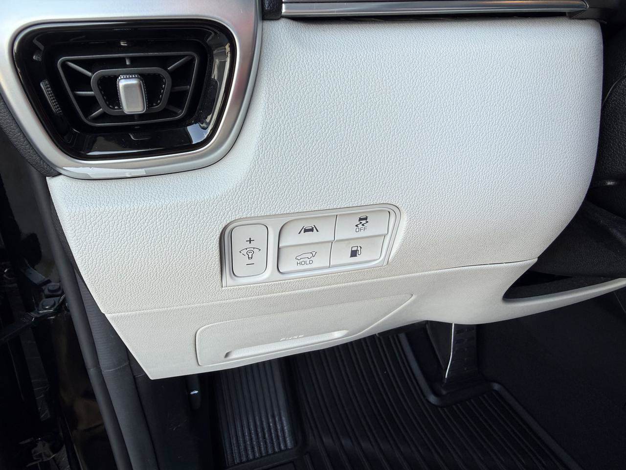 Used 2022 Kia Sorento AWD SX Prestige Plug-In Hybrid image 16