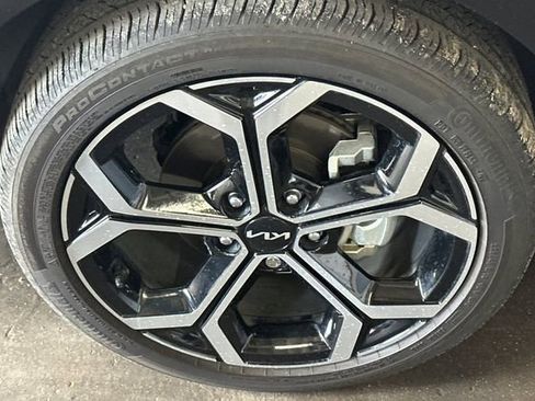 Used 2024 Kia Niro EX Touring FWD image 3
