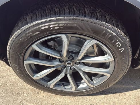 Used 2018 Volvo XC90 T5 Momentum w/ Convenience Package image 9