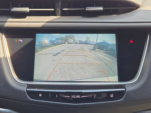 Used 2018 Cadillac XT5 FWD image 19